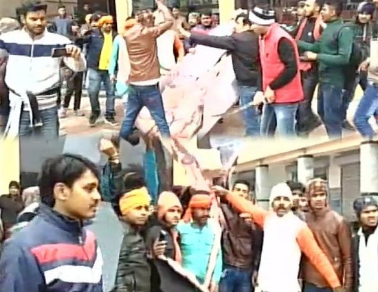 बिहार : 'पद्मावत' के खिलाफ सिनेमा हॉल में तोड़फोड़, फिल्म के पोस्टर फाड़े