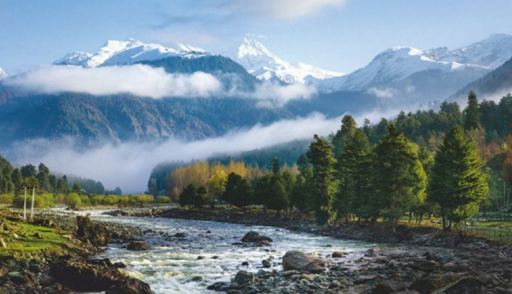 skiing,skiing enthusiasts india,best skiing destination in india,travel,travel guide,travel tips,holidays