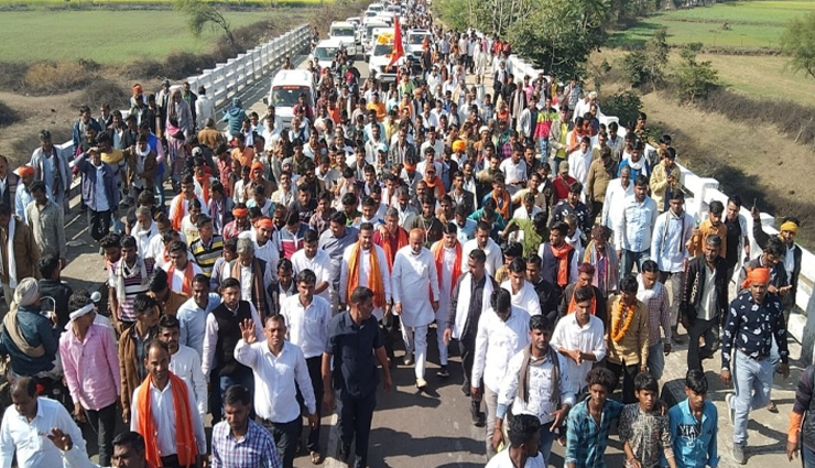 राजस्थान : कोरोना कहर के बीच कांग्रेस नेता ने उड़ाई गाइडलाइन की धज्जियां, बिना मास्क के पैदल यात्रा में जुटे हजारों लोग 