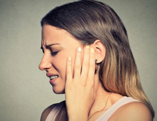 आपको कान के दर्द की समस्या सता रही है तो अपनाएं ये उपाय