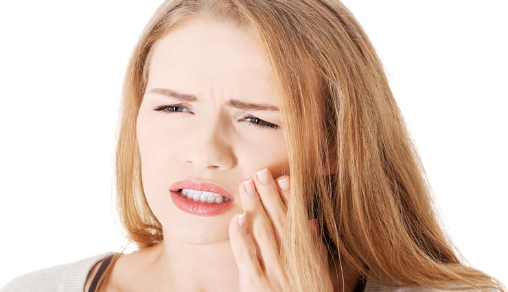 दांत दर्द बन रहा है आपके तकलीफ की वजह, इन उपायों से मिलेगी मिनटों में राहत