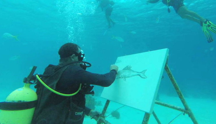 क्यूबा: समुद्र के अंदर पेंटिंग करते हैं गोंजालेस, कहा- वहां सबकुछ प्राकृतिक रूप में होता है 