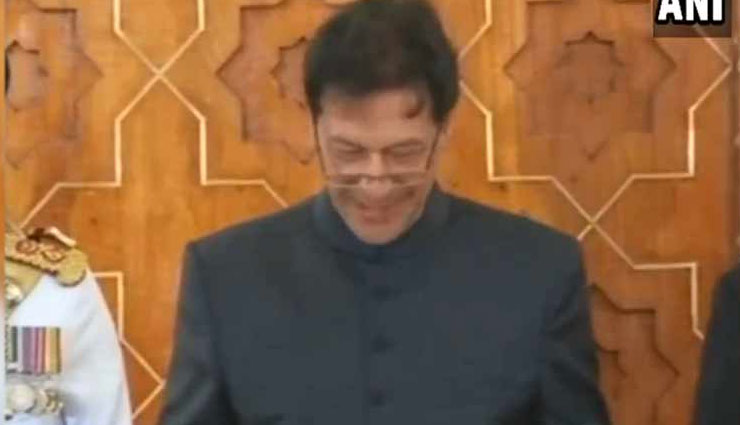 पाकिस्तान PM अटके, लोग मुस्कुराएं, देखे वीडियो