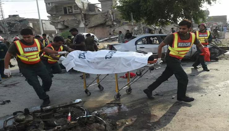 पाकिस्तान के बलूचिस्तान में मस्जिद के पास हुआ बम विस्फोट 52 मरे, 130 घायल