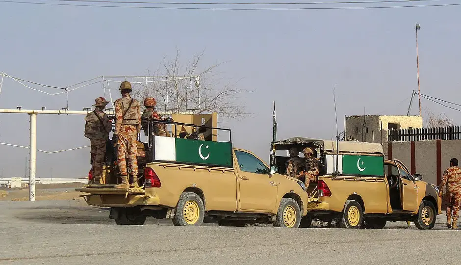 अफगानिस्तान की सीमा पर भारी संघर्ष, पाकिस्तान का दावा- ‘चार चौकियां नष्ट’
