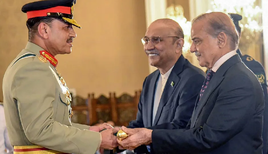 पाकिस्तान: आसिम मुनीर बने चीफ ऑफ डिफेंस फोर्सेस, आजीवन वर्दी और गिरफ्तारी से पूर्ण सुरक्षा के साथ बढ़ी ताकत