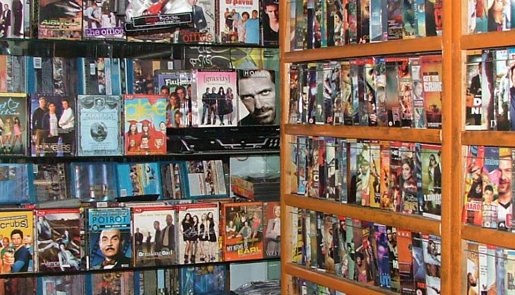 बौखलाया पाक : पाकिस्तान में बॉलीवुड फिल्मों पर रोक के लिए सीडी के दुकानों पर कर रहा छापेमारी