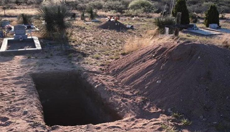 पाकिस्तान के दो आदमखोर भाई जो कब्र से निकालकर खा गए 150 से ज्यादा मुर्दे weird news,weird incident,weird crime,pakistan crime,pakistan cannibal brothers,eat dead bodies