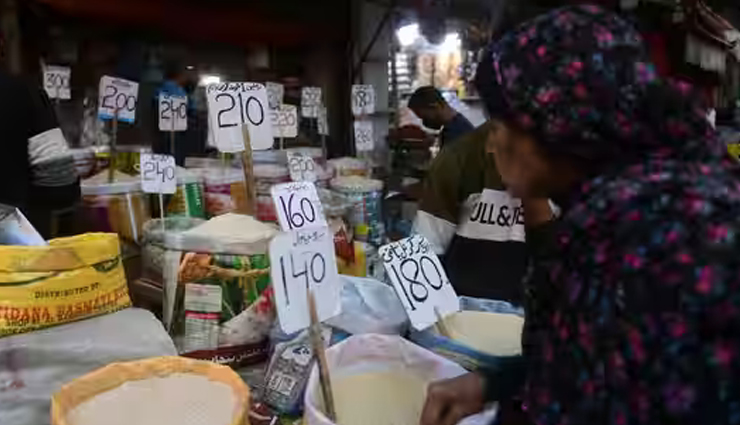 पाकिस्तान: कराची में 210 रु. लीटर दूध, 780 रुपये किलो बिक रहा चिकन