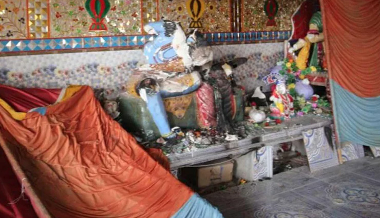 पाकिस्तानः गणेश मंदिर में तोड़फोड़, 150 लोगों के खिलाफ दर्ज हुई FIR 