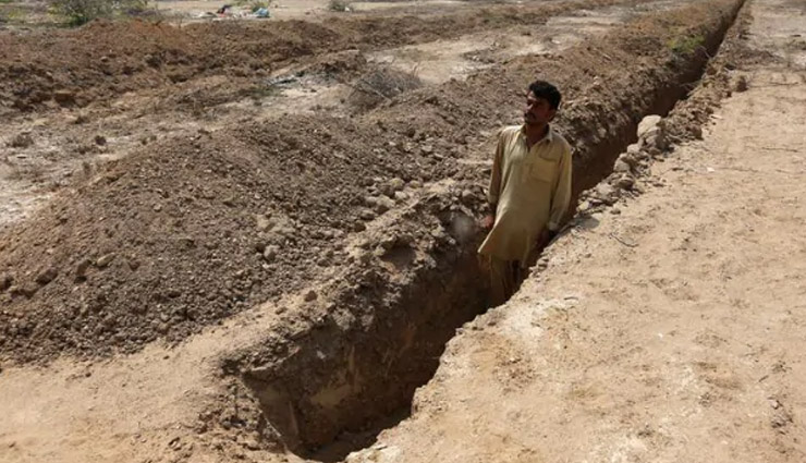 कोरोना: 80 एकड़ जमीन पर पाकिस्तान ने तैयार किया नया कब्रिस्तान!