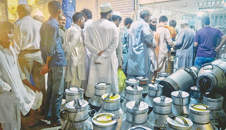 pakistan,eid,article 370,jammu-kashmir,imran khan,inflation in pakistan,people of pakistan,pakistan market,india-pakistan trade,article 370 news in hindi,pakistan news in hindi,news,news in hindi