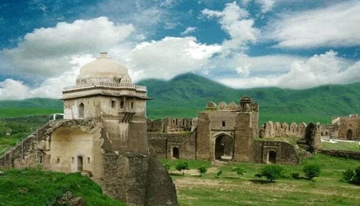 87 साल में बना था पाकिस्तान का लाल किला, दिखता हैं खंडहर के समान