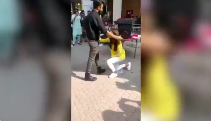 पाकिस्तान: छात्रा ने विश्वविद्यालय परिसर में ब्वॉयफ्रेंड से किया मुहब्बत का इजहार, लाहौर यूनिवर्सिटी ने उठाया ये कदम