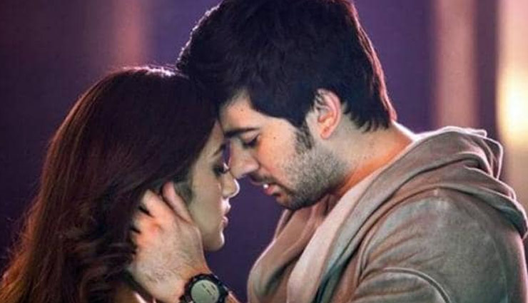 'पल पल दिल के पास' : फीका रहा वीकेंड, तीन दिन में फिल्म ने कमाए सिर्फ 4.75 करोड़ रुपये