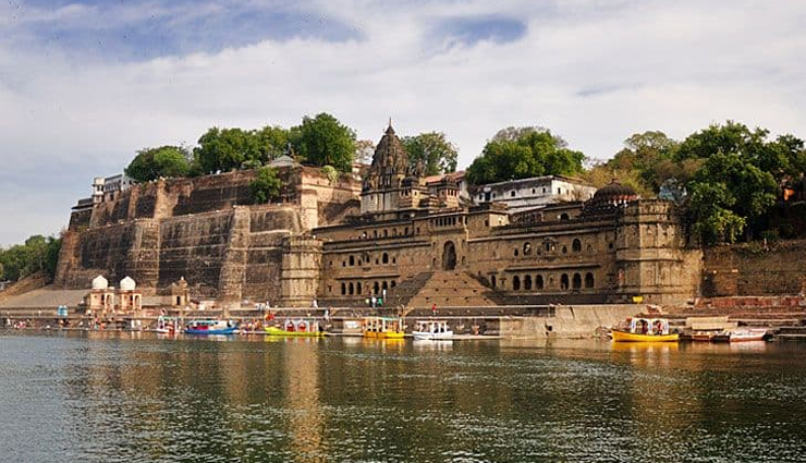 royal palace hotels,palace hotels in india,india,ahilya fort,maheshwar,ajit bhawan palace resort,jodhpur,chidambara vilas,chettinad,welcomheritage ferrnhills royale palace,ooty,jehan numa palace hotel,bhopal,lalitha mahal palace,mysore