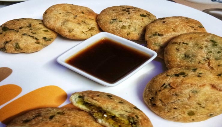 शीतला अष्टमी 2020 : 'पालक मटर कचौड़ी' बढ़ाएगी स्वाद का जायका #Recipe