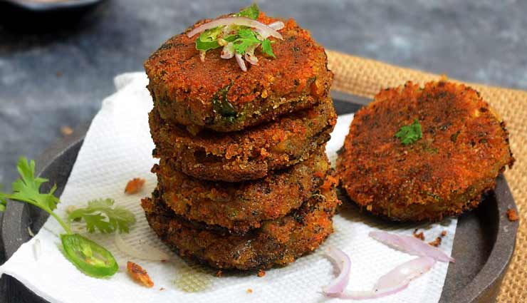 चाय के साथ टेस्टी स्नैक्स में बनाए पालक पोहा पकौड़ा #Recipe