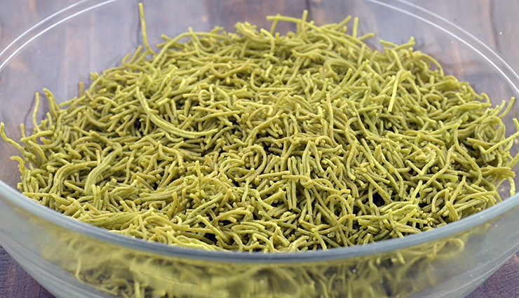 फास्ट फूड से कई गुना अच्छी है पालक पुदीना सेव, इस नमकीन डिश को खाकर खुश हो जाएंगे बच्चे #Recipe