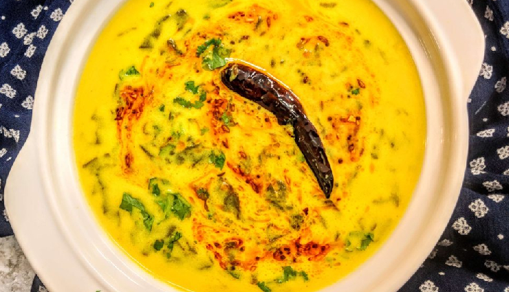 पालक प्याज की कढ़ी से बढ़ाएं मुंह का जायका, रूटीन सब्जी की जगह है एक शानदार विकल्प #Recipe