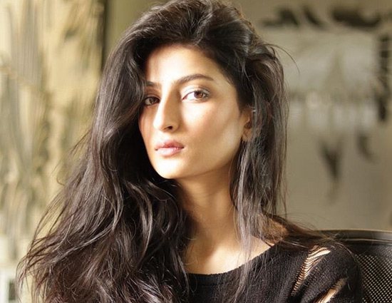 अपनी तस्वीरों से चर्चा में रहती है BIGG BOSS 4 विनर श्वेता तिवारी की बेटी, देखे तस्वीरे 