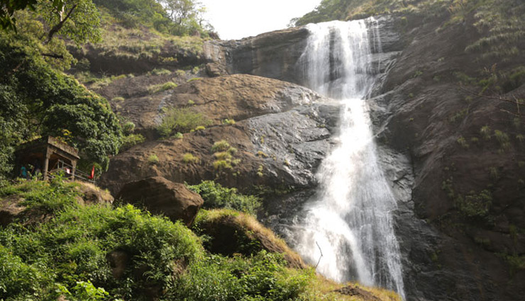 famous waterfalls in south india,south india waterfall guide,best waterfalls in south india,jog falls karnataka,athirappilly falls kerala,courtallam falls tamil nadu,hogenakkal falls tamil nadu,dudhsagar falls goa karnataka,abbey falls coorg,top waterfalls to visit in south india,trekking waterfalls south india,monsoon waterfalls in south india,shivanasamudra falls karnataka,meenmutty falls kerala,soochipara falls wayanad