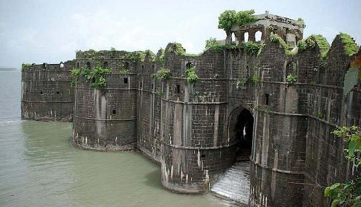mumbai forts,historic forts,visit historic forts,palghar,vasai,sindhu durg,bombay fort