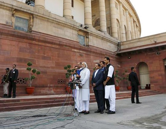 प्रधानमंत्री नरेंद्र मोदी को संसद के शीतकालीन सत्र के दौरान सकारात्मक बहस की उम्मीद