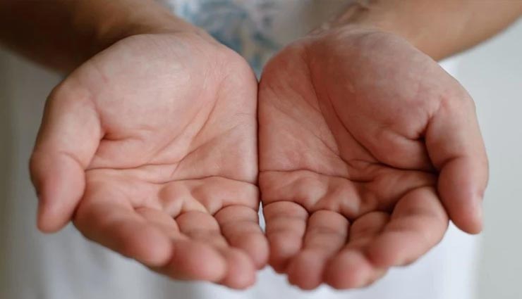 व्यक्ति के भाग्यशाली होने को दर्शाती हैं हथेली की ये रेखाएं, लगाएं अपना पता astrology tips,astrology tips in hindi,palmistry,palm lucky line