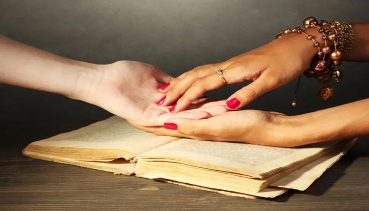 हथेली की ये 3 रेखाएं बताती हैं आपकी अच्छी किस्मत, जानें इसके बारे में
