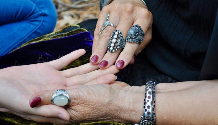 astrology tips,astrology tips in hindi,palmistry,palmistry signs about money