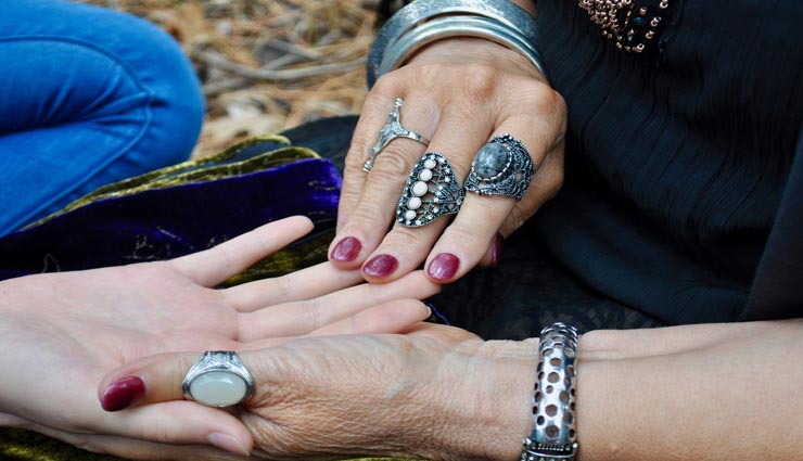 astrology tips,astrology tips in hindi,palmistry,job palmistry