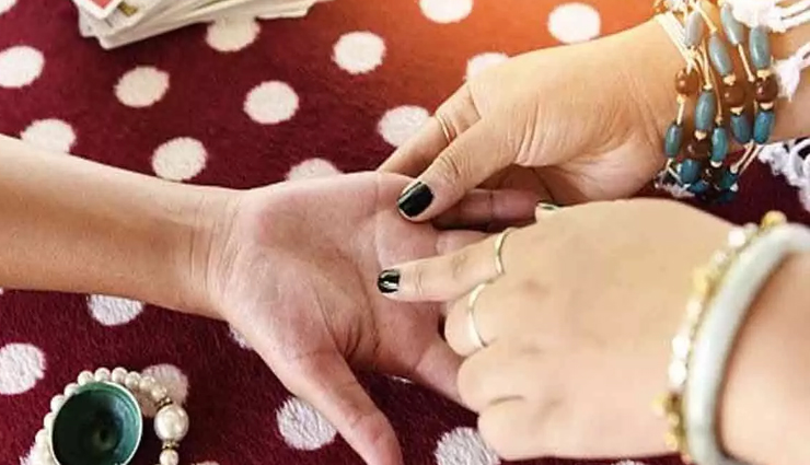 astrology tips,astrology tips in hindi,palmistry,government job sign