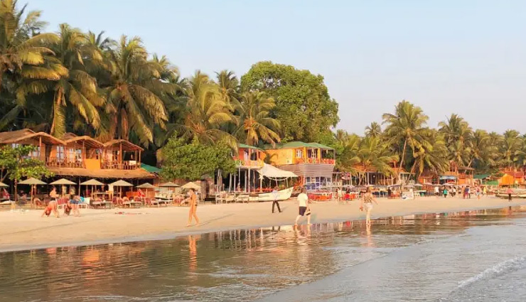 must visit tourist attractions in goa,top places goa,goa tourism,calangute beach,old goa,dudhsagar waterfalls,anjuna beach,chapora fort,palolem beach,fontainhas,aguada fort,baga beach,Butterfly Beach,spice plantations,goa travel guide,goa in february,things to do in goa