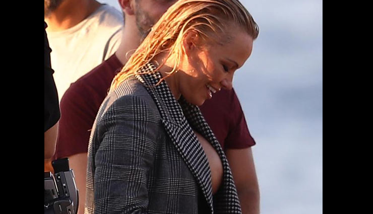 pamela anderson,pamela anderson pics,pamela anderson latest pics