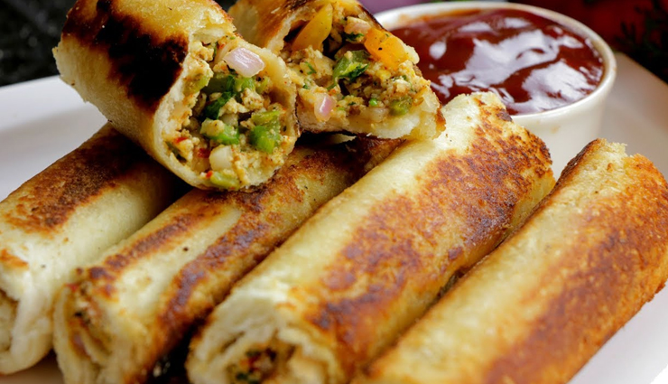 स्नैक्स में स्वाद का तड़का लगा सकता हैं पनीर ब्रेड रोल, जानें बनाने का तरीका #Recipe 