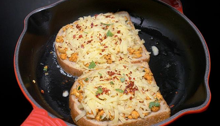 paneer cheese toast,paneer cheese toast recipe,breakfast recipe,toast recipe,pizza cheese