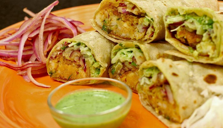 इवनिंग स्नैक्स में ले 'पनीर चिली रोल' का चटपटा स्वाद #Recipe