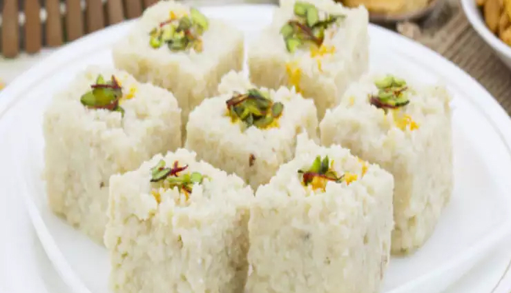 पनीर कलाकंद : त्योहार या खास अवसर पर आपको खुशियों से सराबोर कर देगी यह मिठाई #Recipe paneer kalakand,paneer kalakand ingredients,paneer kalakand recipe,paneer kalakand sweet dish,paneer kalakand festival,paneer kalakand special occasion,paneer kalakand happiness,paneer kalakand tasty