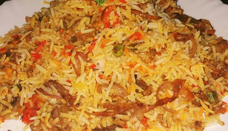 mushroom paneer biryani,vegetarian biryani recipe,easy biryani recipe,aromatic biryani,flavorful biryani recipe,mushroom and paneer biryani,how to make mushroom paneer biryani,biryani with mushrooms and paneer,baked biryani recipe,indian rice recipe,one-pot meal recipe