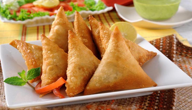लॉकडाउन रेसिपी : चाय के साथ स्नैक्स में ले 'पनीर समोसा' का स्वाद 