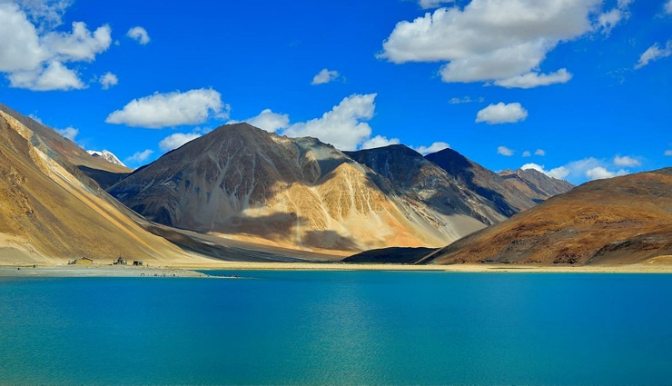 लद्दाख: खूबसूरत वादियों और बर्फ की चोटियों से सम्मोहित होते हैं पर्यटक, क्षेत्रफल में सबसे बड़ा और सबसे कम आबादी वाला केन्द्र शासित प्रदेश ladakh travel,explore ladakh,himalayan adventure,leh-ladakh tour,best places to visit in ladakh,trekking in ladakh,cultural experiences in ladakh,ladakh monasteries,high altitude landscapes,adventure tourism ladakh,pangong lake exploration,nubra valley journey,ladakh photography,motorbike tours ladakh,top things to do in ladakh