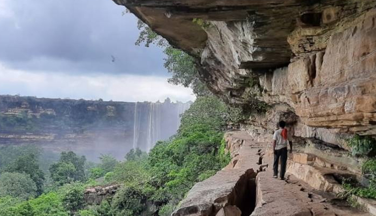 panna,places to visit near panna,tourist destinations near panna,ajaigarh fort,baldeoji temple,diamond mines,panna national park,pandav falls,brihaspati kund