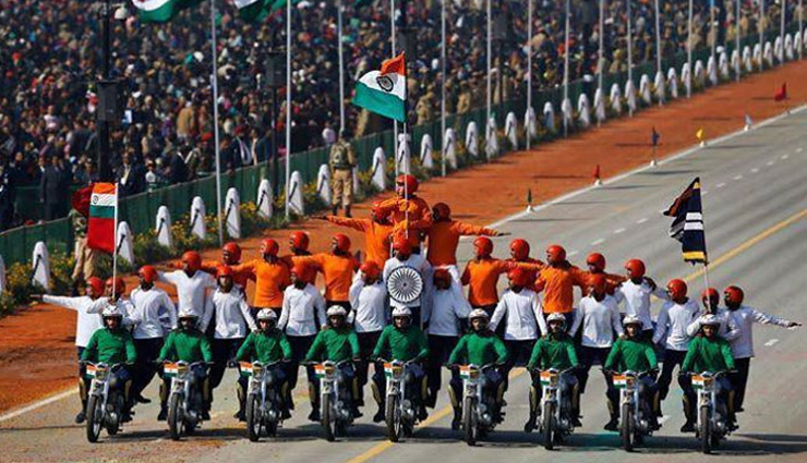 गणतंत्र दिवस पर Royal Enfield बाइक्स से ही सेना के जवान क्यों करते है स्टंट, यह है वजह 
