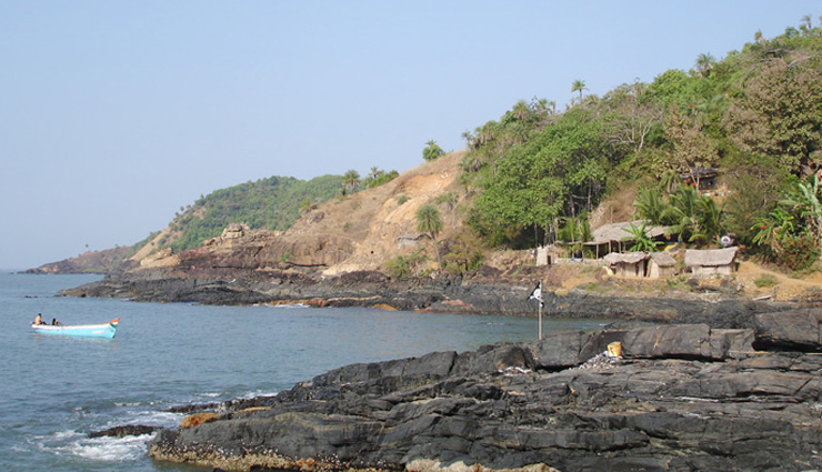 gokarna tourist places,kudle beach,om beach,mahabaleshwar temple,paradise beach,half-moon beach,mirjan fort,koti tirtha,bhadrakali temple,lalguli falls,maha ganapati temple