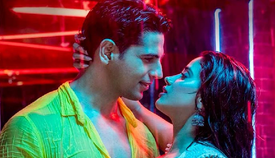 परम सुंदरी फिल्म समीक्षा: ताजी हवा और सुखद रोमांटिक कॉमेडी का झोंका है परम सुन्दरी