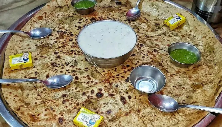 delhi street food delights,must-try street food in delhi,exploring delhi mouthwatering street cuisine,best street food vendors in delhi,iconic delhi street food you should not miss,culinary delights of delhi streets,authentic street food experiences in delhi,tasting the flavors of delhi street cuisine,delhi famous street food joints,experiencing the vibrant street food scene in delhi