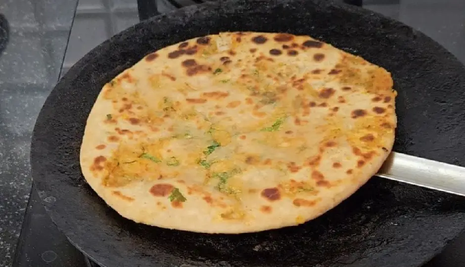 पराठे बनाते समय किचन में भर जाता है धुआं? इन 5 गलतियों से बचें