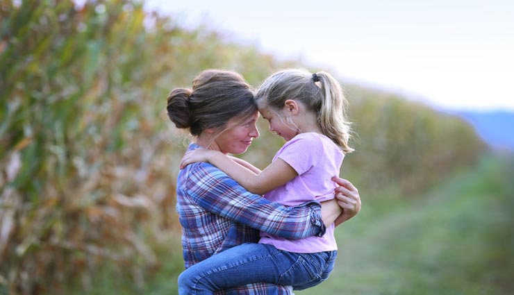 इस तरह बनाए अपनी बेटियों को कॉन्फिडेंट, समाज में बना पाएगी अपनी जगह