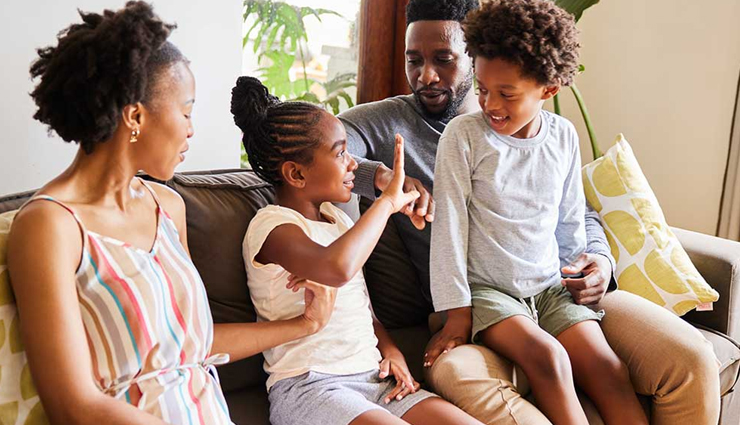 बच्चे को बेहतर इंसान बनाने में पेरेंट्स की परवरिश के हैं कई मायने, दें इन बातों पर ध्यान parents upbringing has many meanings in making the child a better person pay attention to these things,mates and me,relationship
tips